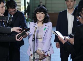 市場は大型連休中の急変を警戒