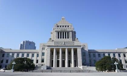 自民圧勝「３１５」で３分の２超