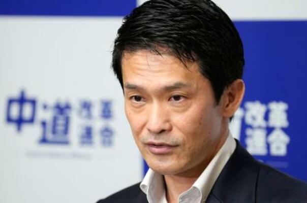 3党合流に関する協議体設置を要請後、記者会見する中道改革連合の小川代表=19日午後、国会