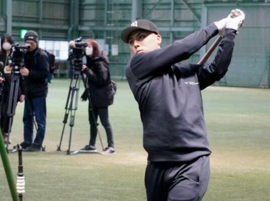 打撃練習で汗を流す楽天・村林=楽天モバイル最強パーク宮城