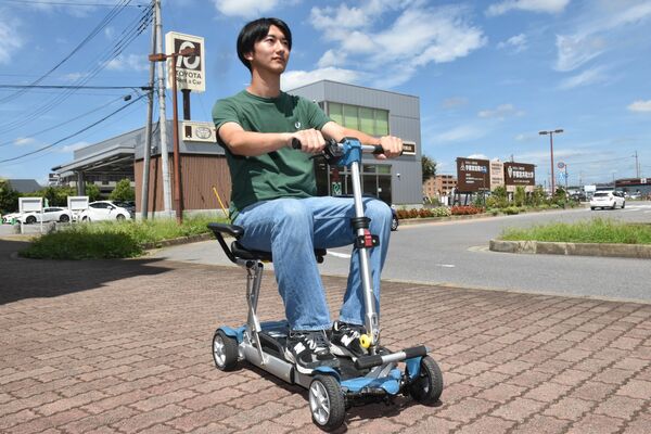 ＪＯＹカートに乗る戸塚さん