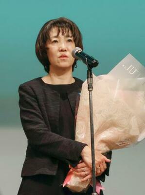 ギャンブル依存症当事者の自死撲滅に向けた集会で、あいさつする神原充代さん=20日午後、大阪市中央区