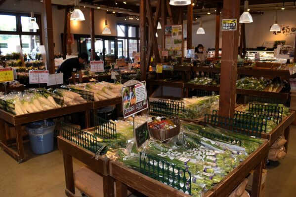 青果物の予約販売や通販商品の店頭受け取りなどを始める「あぜみち」の店舗＝宇都宮市