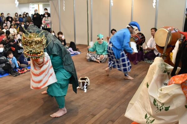 県なかがわ水遊園で行われた神楽