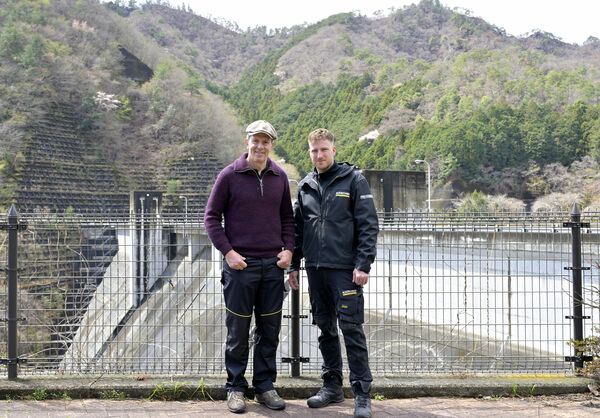 アーティストのクラウス・ダオヴェンさん（左）とプロジェクト責任者のニック・ヘイデンさん