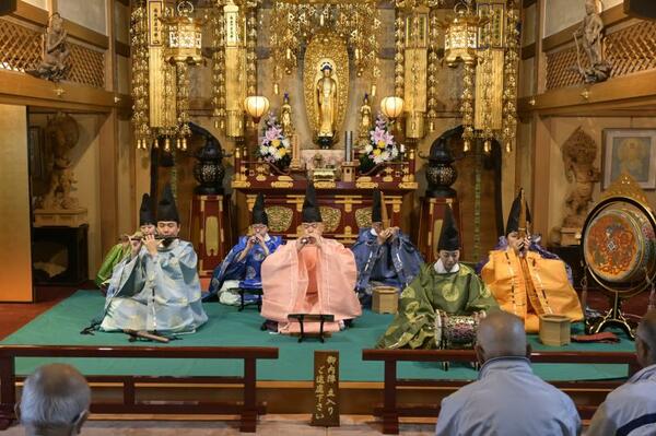 平安装束の狩衣まとい、いにしえの調べ響かせる 日光・法蔵寺で「秋の