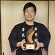 日光彫職人が手がけた「サクラセブンズ」トロフィー　しなやかさとスピード感をデザインに