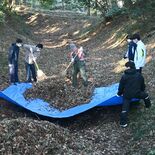 下野・児山城址で落ち葉さらい 「守り隊」が恒例行事　石橋高生も初参加
