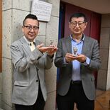 大谷石粉で「餃子像」陶器　宇都宮の企業が５年かけ商品化　来らっせなどで…