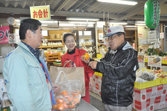 都賀生出宿里の駅農産物直売所　ＪＡしもつけ　地産地消とふれあい重視
