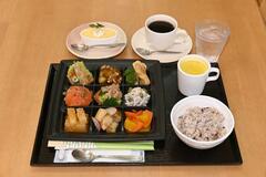 【食べた？】彩り豊か、地元素材の９品　しおや旬菜ランチ　星ふる学校くまの木（食堂）（塩谷）