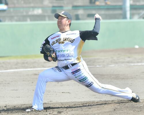 先発し５回１失点と好投した栃木ＧＢの成瀬＝小山運動公園野球場、鈴木航撮影
