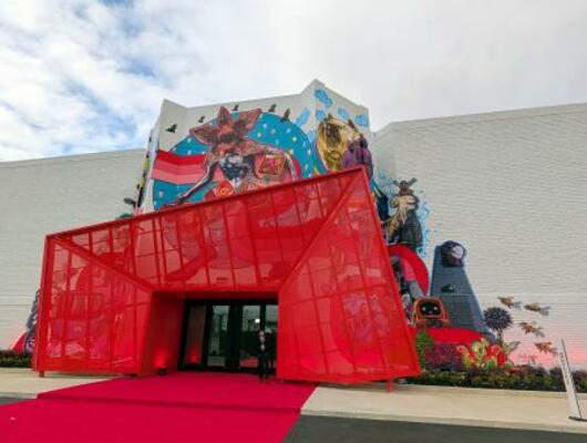 「ネットフリックス・ハウス」の外観=10日、米フィラデルフィア近郊(共同)