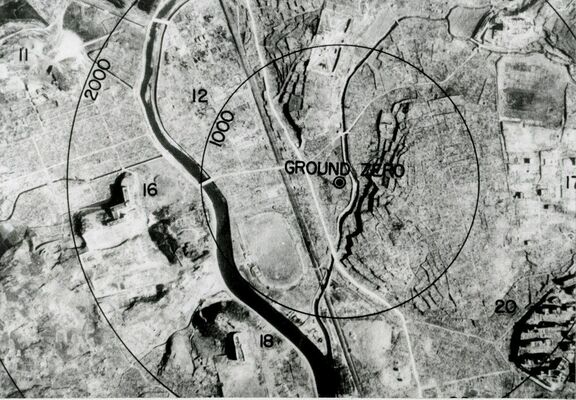 原爆投下後、上空から撮影された爆心地周辺（米国戦略爆撃調査団撮影、長崎原爆資料館所蔵）