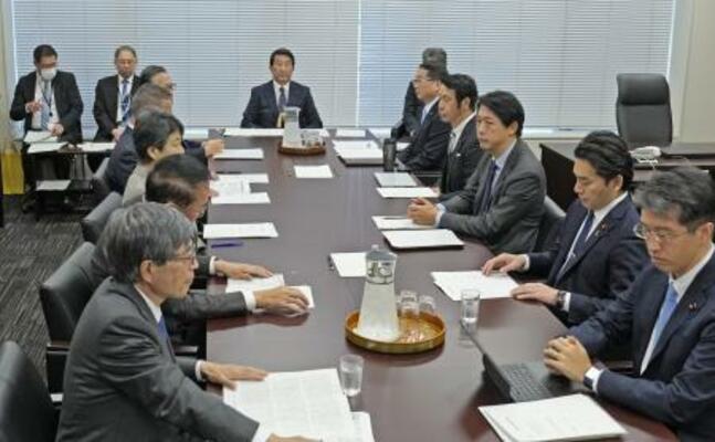 衆院憲法審査会の幹事懇談会=27日午前、国会