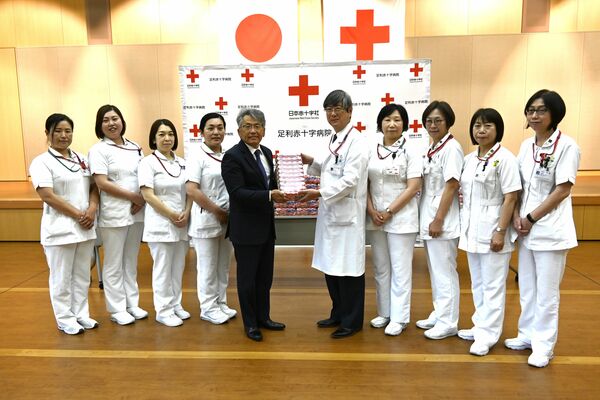 足利赤十字病院で開かれた寄贈式