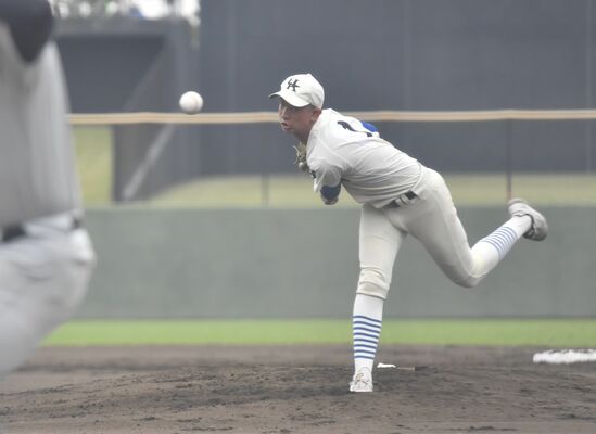 ８回を１１４球と力投した宇工の先発横山＝横浜市のサーティーフォー保土ケ谷球場、鈴木航撮影
