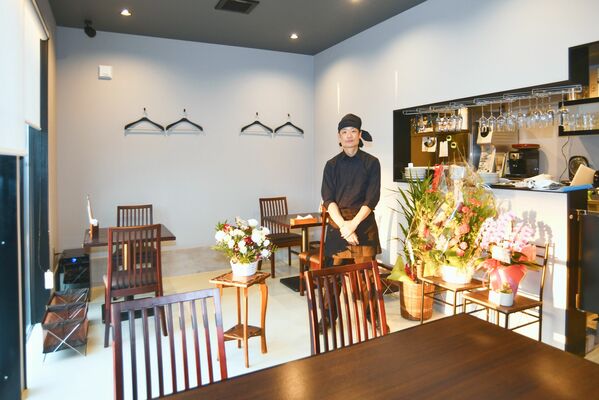 有本さんと店内の様子