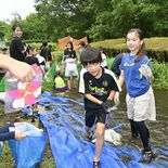 お魚捕まえた! 上三川で河川敷清掃イベント開催 親子100人超参加