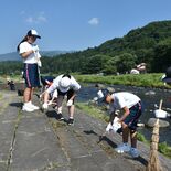 箒川をリフレッシュ　塩原小中の児童生徒らが除草作業　マスつかみも楽しむ