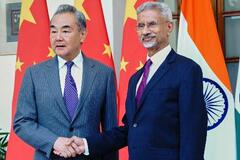 中印関係改善向け外相会談