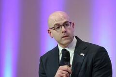 FRB理事が政府要職辞任