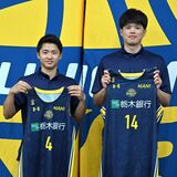 ブレックス 県庁で入団会見　新加入の四家、村岸の２選手決意語る