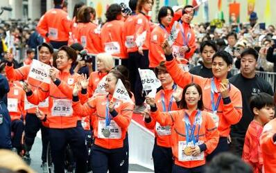 金の「りくりゅう」らに大歓声