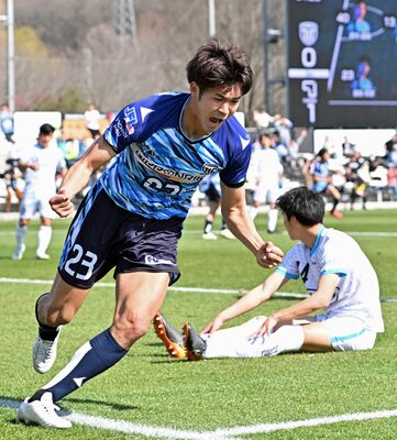 後半７分、同点ゴールを決める栃木シティのＦＷ吉田＝ＣＦＳ