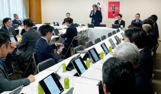 　自民党本部で開かれた、国旗損壊制度検討プロジェクトチームの初会合＝３１日午後、東京・永田町