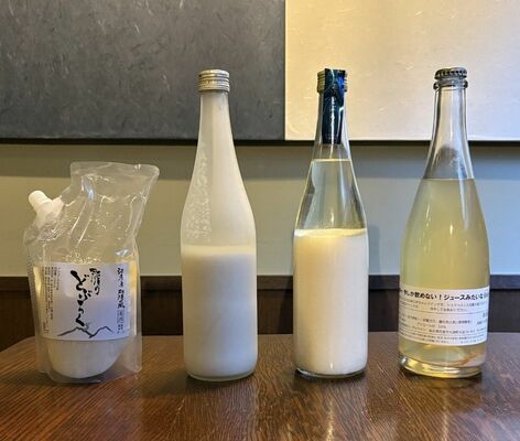 都内のにごり酒専門ＢＡＲで提供されているどぶるくやにごり酒