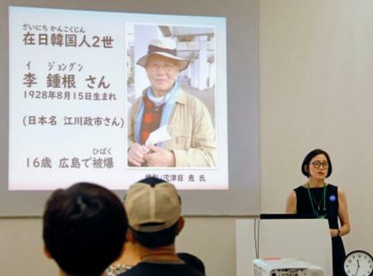 　広島市の原爆資料館で講話する佐野環さん＝８月７日