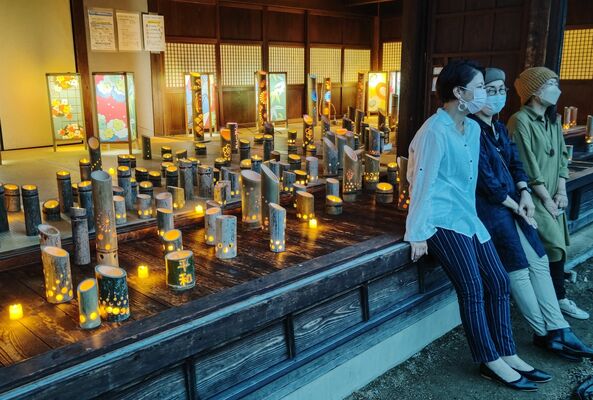 名草ふるさと交流館で行われた竹灯りオレンジライトアップ