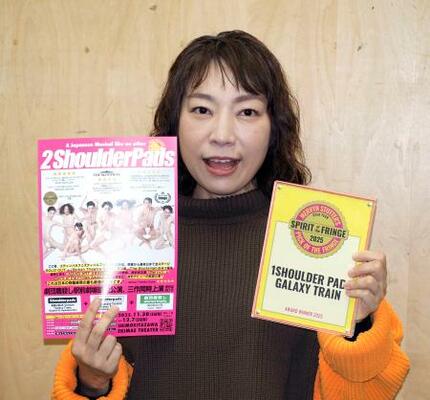 凱旋公演をアピールする菜月チョビ