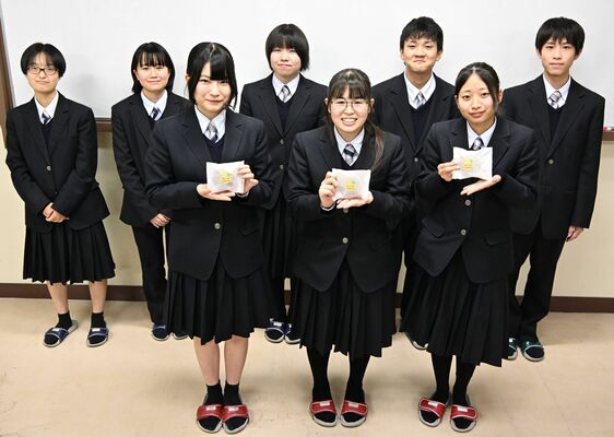 宇都宮商業高ビジネス研究部の生徒たち