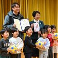 健やかな成長願ってボールをプレゼント　栃木サッカーアカデミー、保育園などに寄贈　子育て支援で初実施