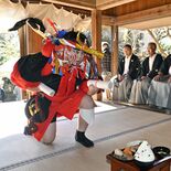 山盛りの飯を食べるよう責め立てる奇祭、日光で　「一粒でも残してはならん…