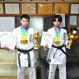 高２の與那嶺さんが空手３種目で世界準Ｖ　大川さんも個人形４位など　佐野の道場で共に稽古
