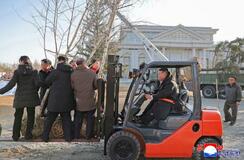 正恩氏、ロシア派兵記念館で植樹