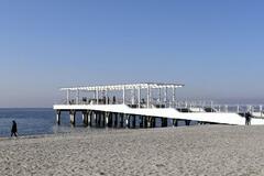 白い砂浜、飛び出たデッキ…千葉に次々誕生