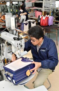 ランドセル作り大詰め　上三川