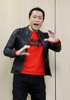 　取材会に登場したはなわ＝東京都品川区