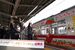 大きなイチゴが描かれた電車「ベリーベリーハッピートレイン」＝19日午前、東武宇都宮駅