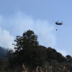 鹿沼の山林火災、自衛隊など23日も消火活動　被害面積100ヘクタール