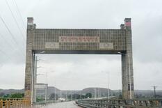 【世界の街から】たそがれの橋