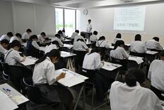 夏休み期間の実力試し　下野新聞模擬テストに２、３年生１万人
