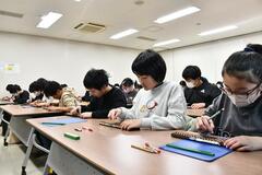 小学生ら１２８人計算力競う
