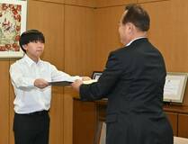 ２労組が冷蔵庫 学童保育に寄贈