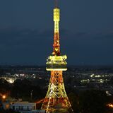 黄色い宇都宮タワー出現　ライトアップで「女性の生き方を見つめ直すきっかけに」