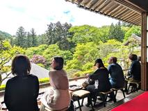 緑を眺め「格別」な一杯
